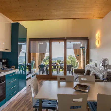 Blue With Shared Pool And Private Garden Near Salo Vila