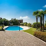 Terraced House With Shared Pool Roe