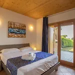 Terraced House With Shared Pool Lejlighed