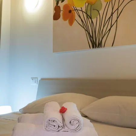Terraced House With Shared Pool Appartamento *