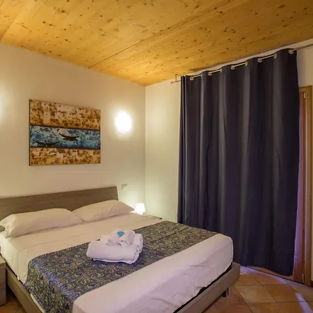 Terraced House With Shared Pool Appartamento Roe