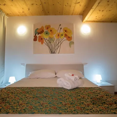 Appartamento Terraced House With Shared Pool Roe